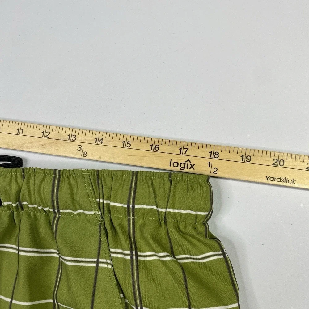 The North Face Class V Belted Board Shorts Mens Large Green Plaid Hiking Swim